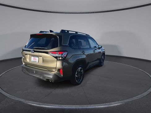 Certified 2025 Subaru Forester Limited image 8