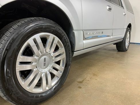 Used 2012 Lincoln Navigator L 4WD image 2