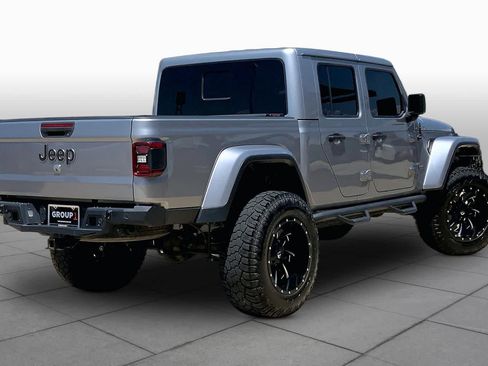 Used 2020 Jeep Gladiator Overland AWD/4WD image 12