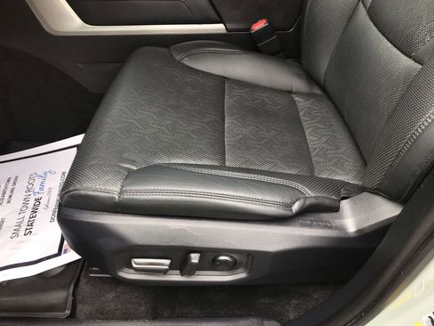 Used 2025 Toyota Tundra Limited AWD/4WD image 12