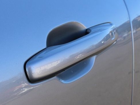 Used 2025 Volvo XC60 B5 Plus image 9