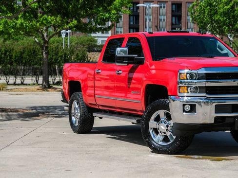 Used 2015 Chevrolet Silverado 2500 LTZ w/ Duramax Plus Package AWD/4WD image 2