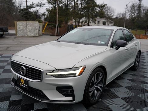Used 2019 Volvo S60 T6 R-Design image 8