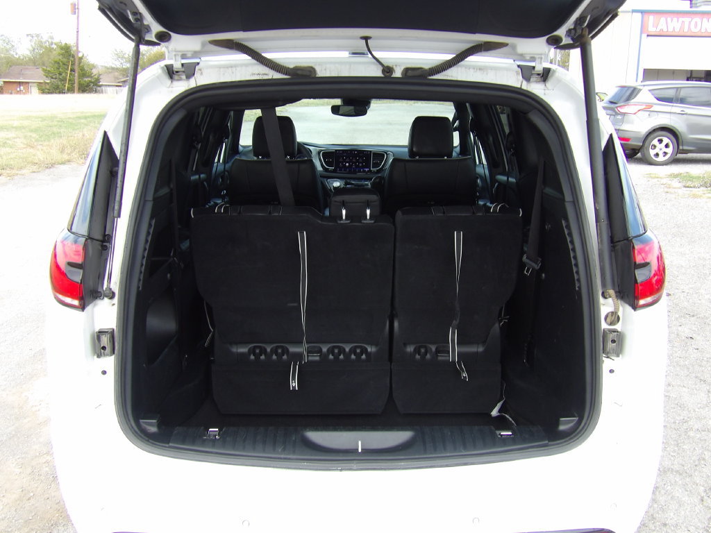 Used 2025 Chrysler Pacifica Limited FWD image 9