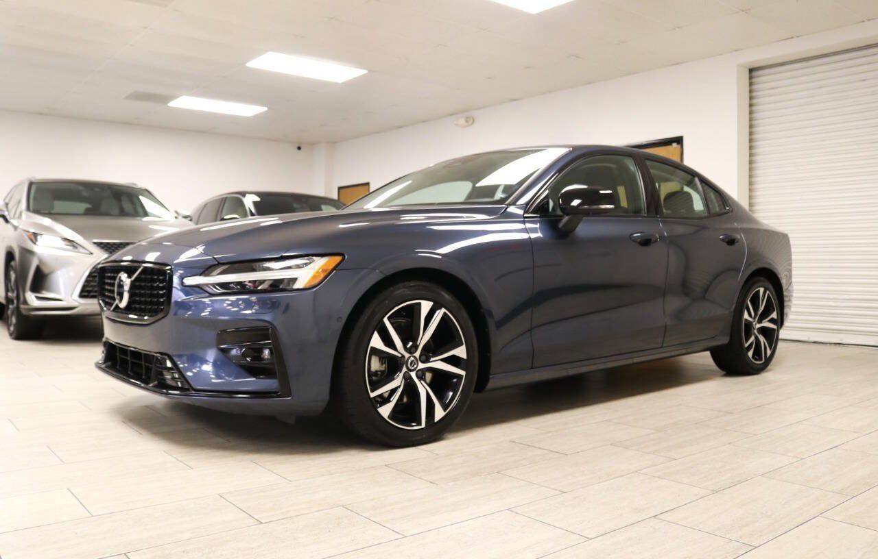 Used 2024 Volvo S60 B5 Plus FWD image 2