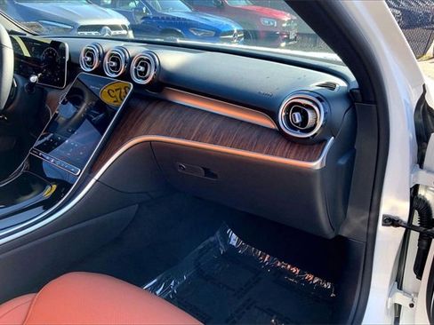 Used 2025 Mercedes-Benz C 300 4MATIC Sedan image 15