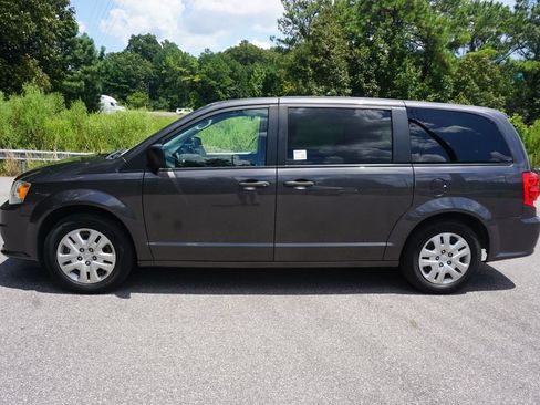Used 2019 Dodge Grand Caravan SE FWD image 17