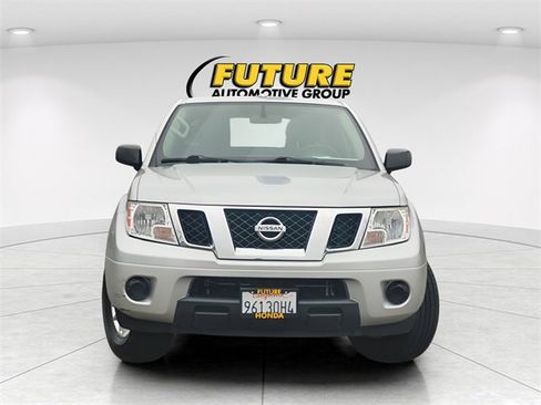 Used 2017 Nissan Frontier SV image 2