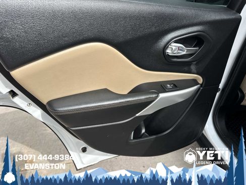 Used 2017 Jeep Cherokee Limited w/ Luxury Group image 22