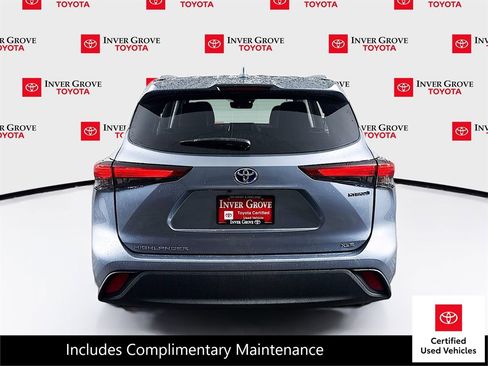Certified 2021 Toyota Highlander XLE AWD/4WD image 6
