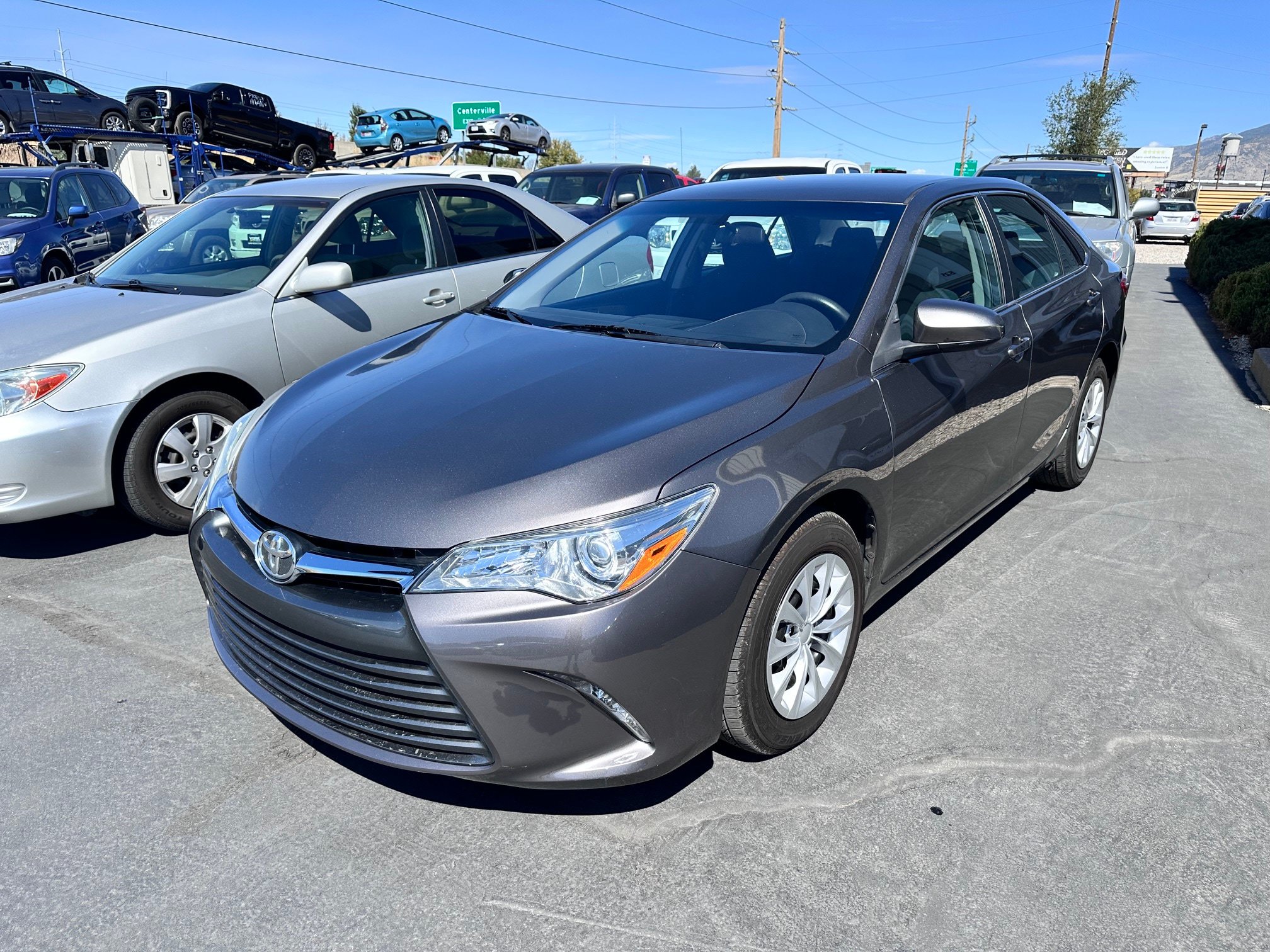 Used 2017 Toyota Camry LE FWD image 2