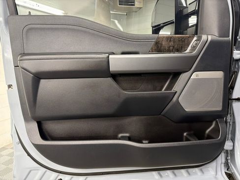 Certified 2025 Ford F250 Lariat w/ Chrome Package image 16