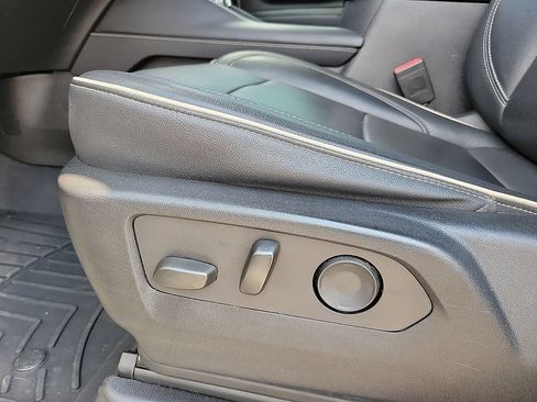 Used 2021 GMC Yukon SLT RWD image 13