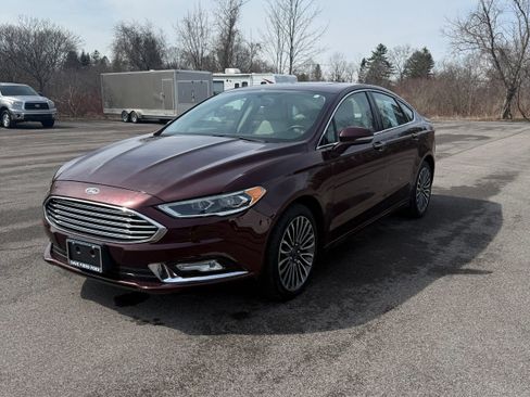 Used 2017 Ford Fusion SE image 2