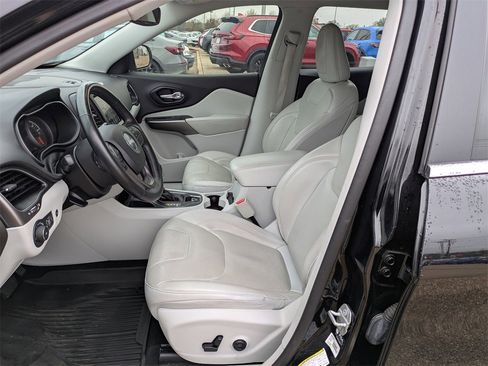 Used 2021 Jeep Cherokee Latitude Lux w/ Comfort/Convenience Group image 10