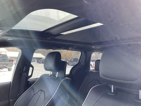 New 2026 Chrysler Pacifica Limited w/ Uconnect Theater Family Group image 13