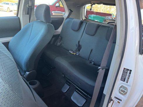 Used 2007 Toyota Yaris 2-Door Hatchback image 11