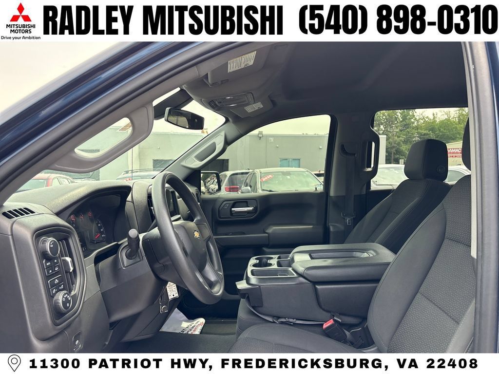 Used 2022 Chevrolet Silverado 1500 Custom w/ LPO, Dark Essentials Package AWD/4WD image 3