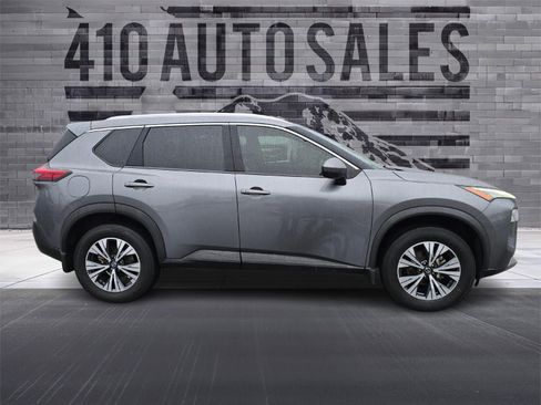 Used 2021 Nissan Rogue SV w/ Premium Package image 2