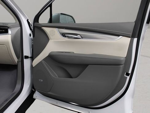 Used 2017 Cadillac XT5 Luxury image 29