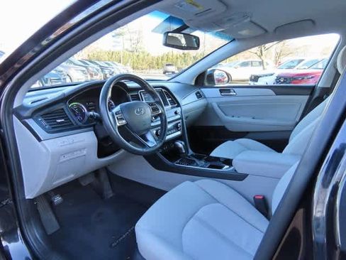 Used 2019 Hyundai Sonata Plug-In Hybrid image 2