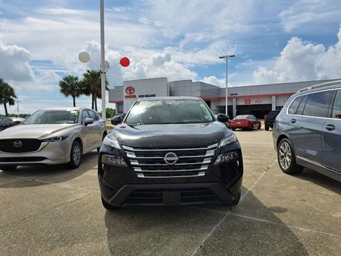 Used 2025 Nissan Rogue SV FWD image 2