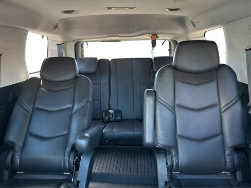 Used 2020 Cadillac Escalade Luxury AWD/4WD image 14