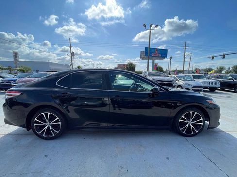 Used 2020 Toyota Camry SE FWD image 4