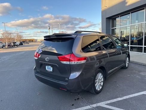 Used 2012 Toyota Sienna LE image 9