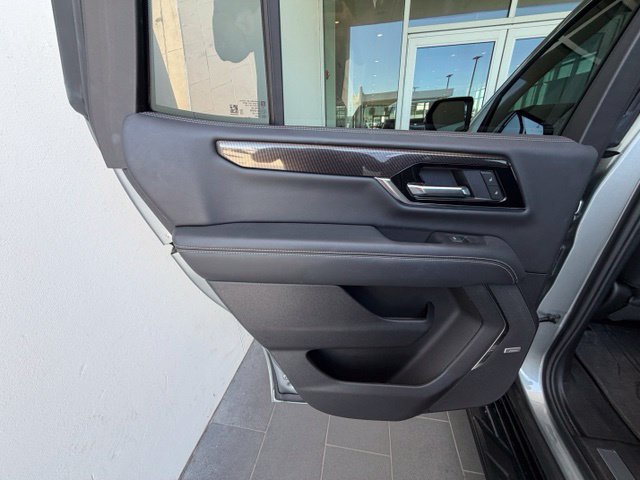 Used 2025 GMC Yukon Elevation RWD image 24