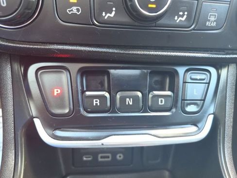 Used 2018 GMC Terrain Denali w/ GMC Pro Grade Package AWD/4WD image 32
