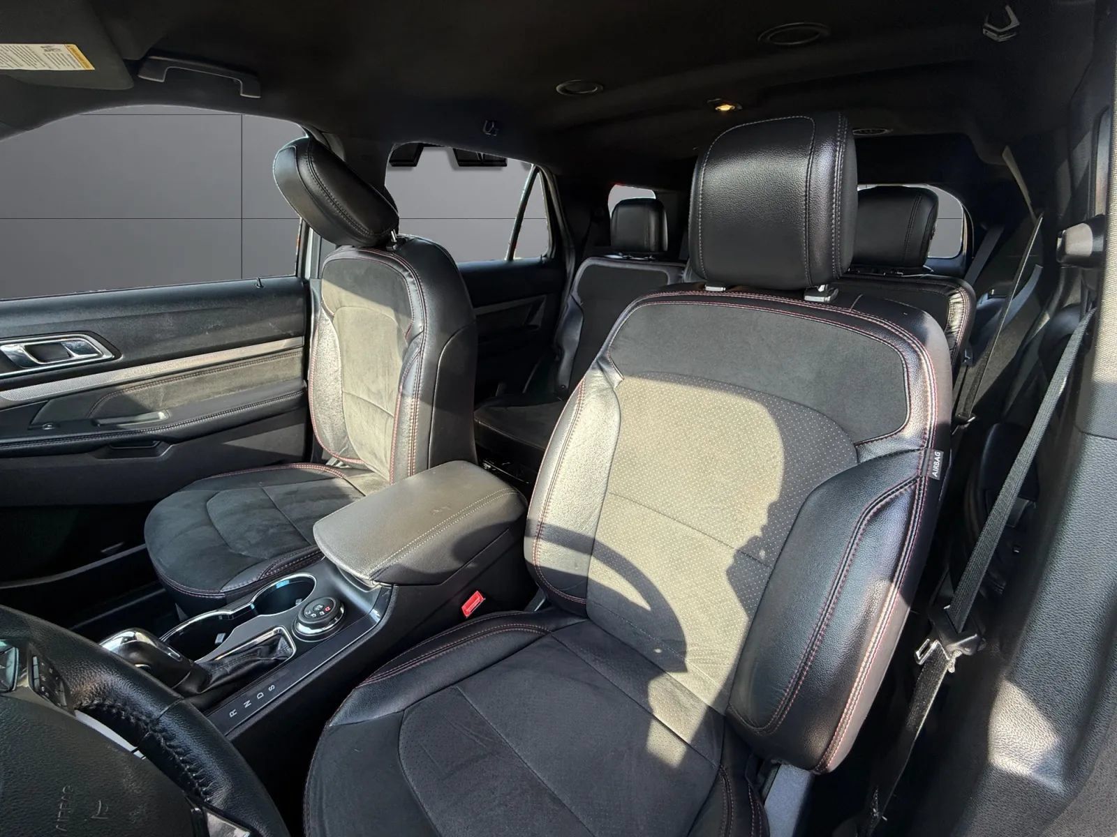 Used 2019 Ford Explorer XLT w/ Equipment Group 202A AWD/4WD image 18