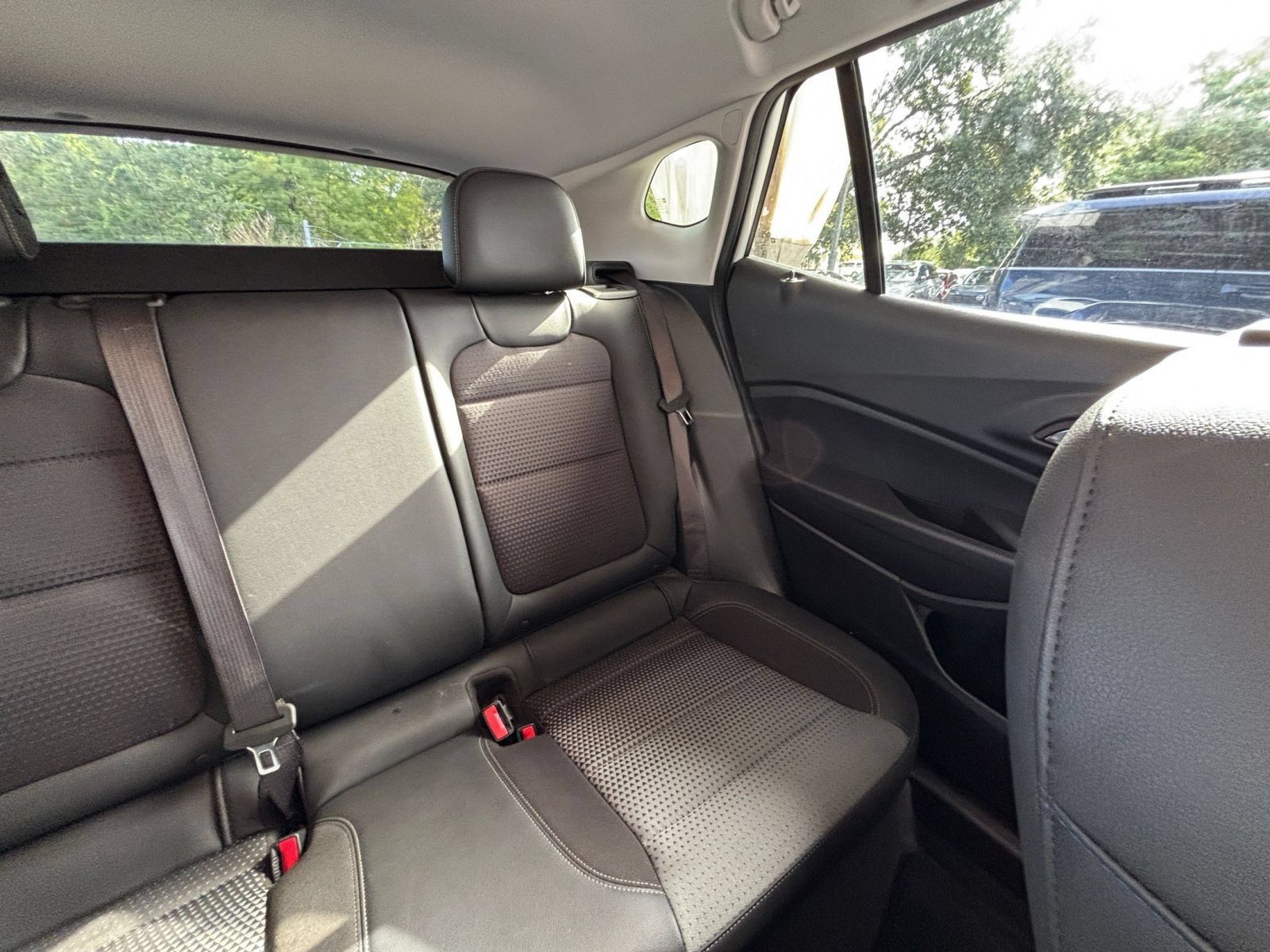 Used 2025 Chevrolet Trax LT FWD image 35
