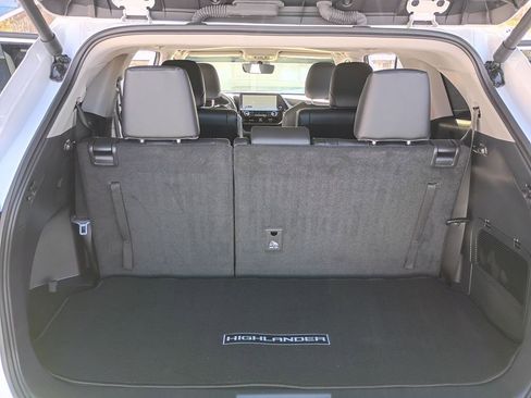 Used 2024 Toyota Highlander XLE image 13
