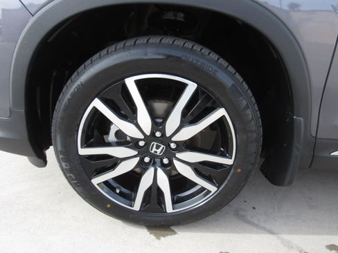 Certified 2022 Honda Pilot Touring image 4