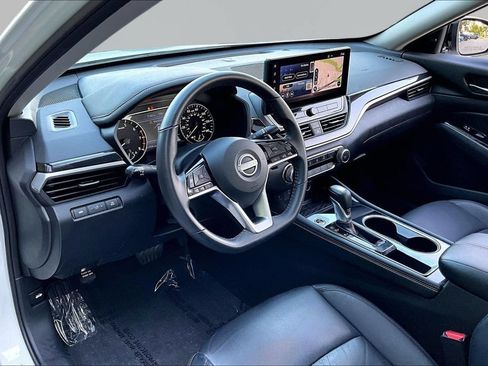 Used 2024 Nissan Altima 2.5 SR w/ SR Premium Package FWD image 15