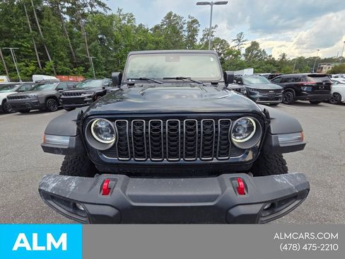 Used 2025 Jeep Wrangler Unlimited Rubicon AWD/4WD image 2