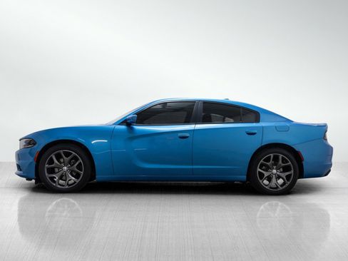 Used 2015 Dodge Charger SXT image 3