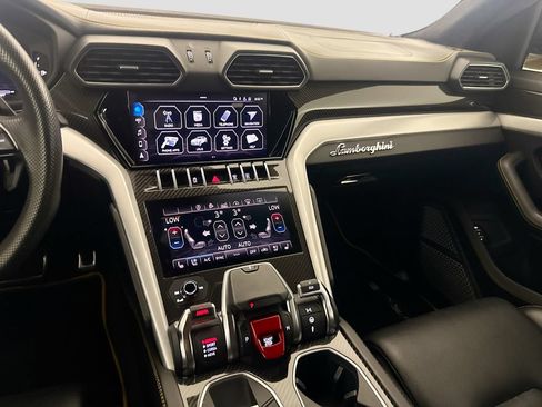 Used 2020 Lamborghini Urus AWD/4WD image 25