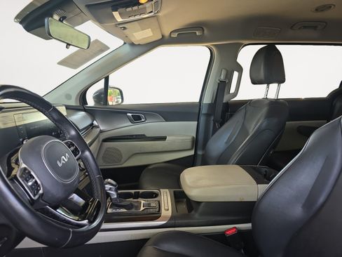 Used 2022 Kia Carnival LX FWD image 17
