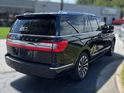 Used 2020 Lincoln Navigator L Reserve w/ Luxury Package RWD image 13