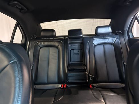 Used 2017 Lincoln Continental Select image 17