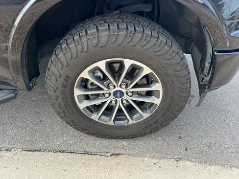 Used 2019 Ford F150 XLT w/ Equipment Group 302A Luxury AWD/4WD image 11