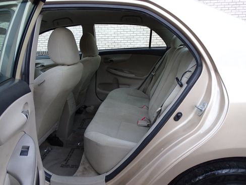 Used 2013 Toyota Corolla LE image 8