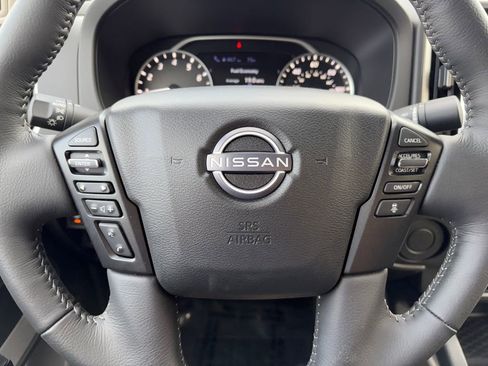Used 2025 Nissan Frontier SV w/ SV Convenience Package image 11