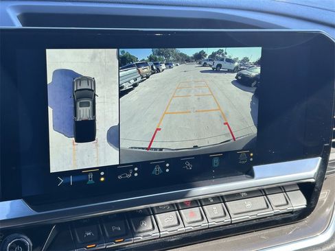 Used 2022 Chevrolet Silverado 1500 High Country w/ Technology Package image 33