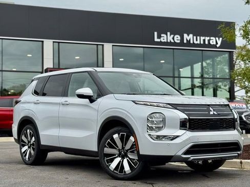 New 2025 Mitsubishi Outlander SE image 1