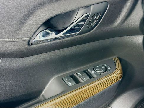 Used 2019 GMC Acadia SLE image 18