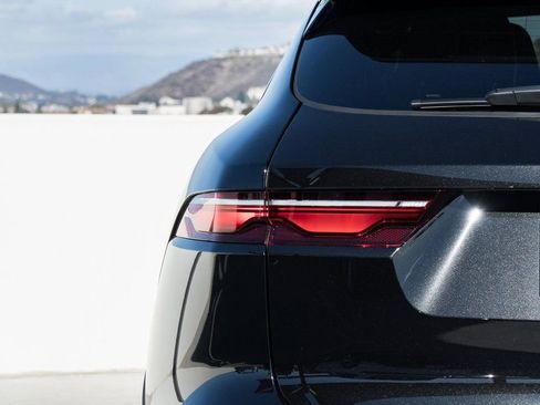 Used 2025 Jaguar F-PACE R-Dynamic S image 5