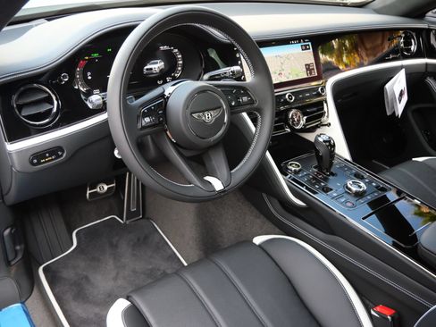 Used 2025 Bentley Flying Spur Plug-In Hybrid AWD/4WD image 13